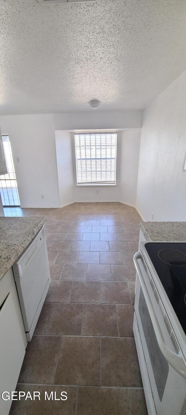 Building Photo - 8607 Mettler Dr