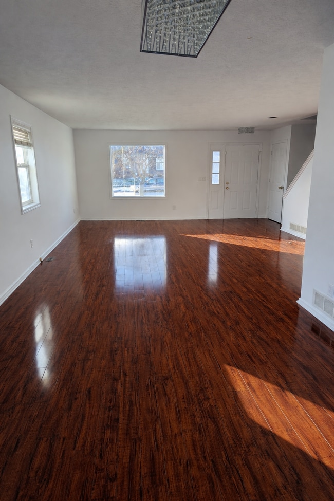 Building Photo - 6645 Queens Park Ave