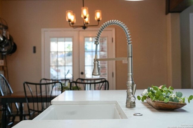 Building Photo - 711 Midway Crest