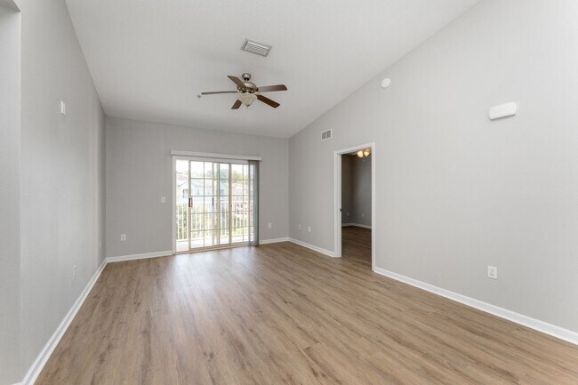 Building Photo - 8226 Green Parrot Rd