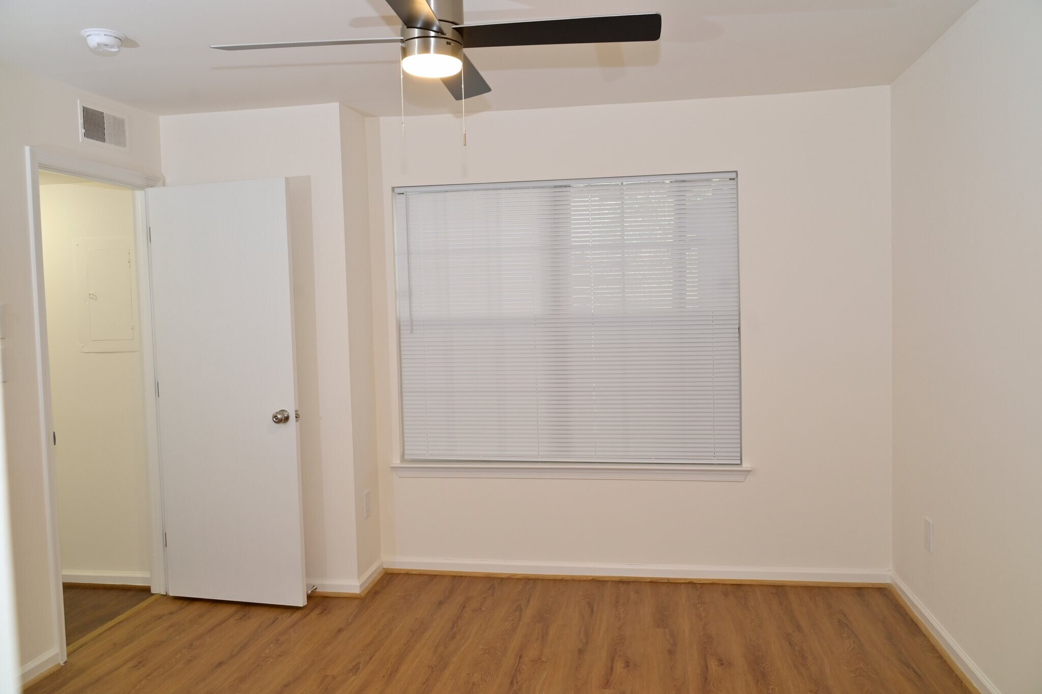 Building Photo - 14052 Vista Dr