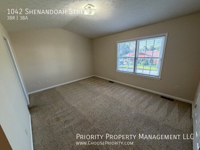 Building Photo - 1042 Shenandoah St