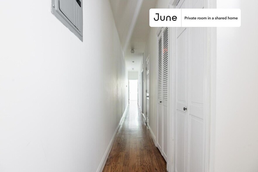 Building Photo - Private bedroom in 4 bed/1 bath Home