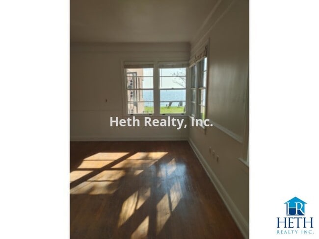 Building Photo - Water View