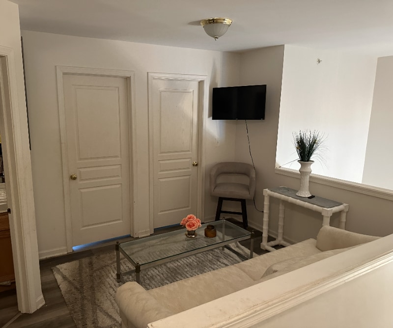 Building Photo - 1527 Yellowstone Dr