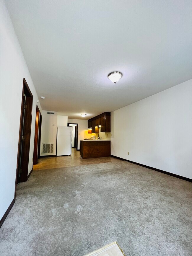 Building Photo - 1446 19th Ave NE