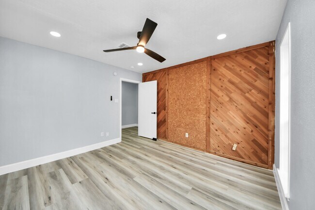 Building Photo - 9406 Vickijohn Dr