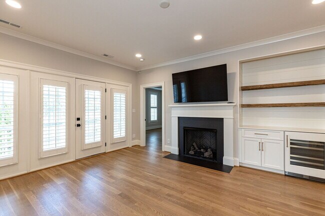 Building Photo - 1000 Kelton Cottage Way