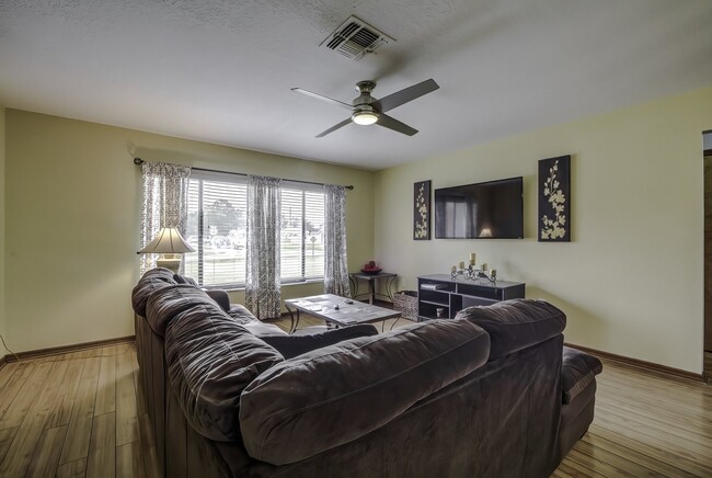 Building Photo - Furnished 3BR Home in Spring Hill