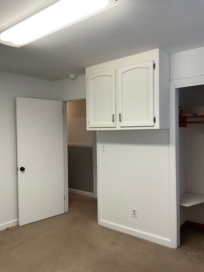 Building Photo - Available Now!!! Spacious Four bedroom home in Gastonia.