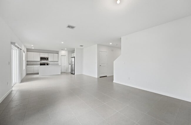 Building Photo - 10739 NW Moon Rise Ln