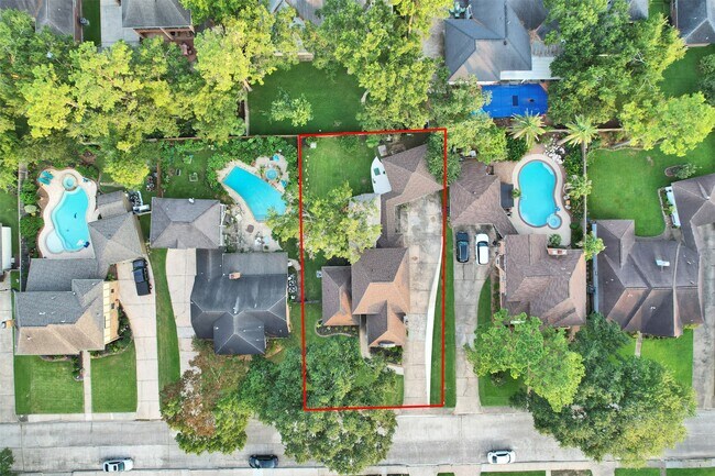 Building Photo - 702 Olde Oaks Dr