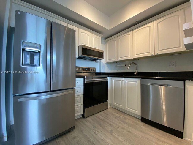 Building Photo - 3500 Coral Wy