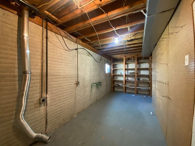 Building Photo - Take a Look at This 4 Bedroom 2 Bathroom Home in West Jordan UT!!