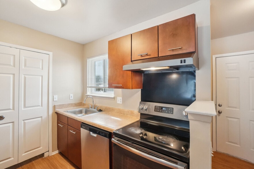 Building Photo - Arbor Knoll Apartments