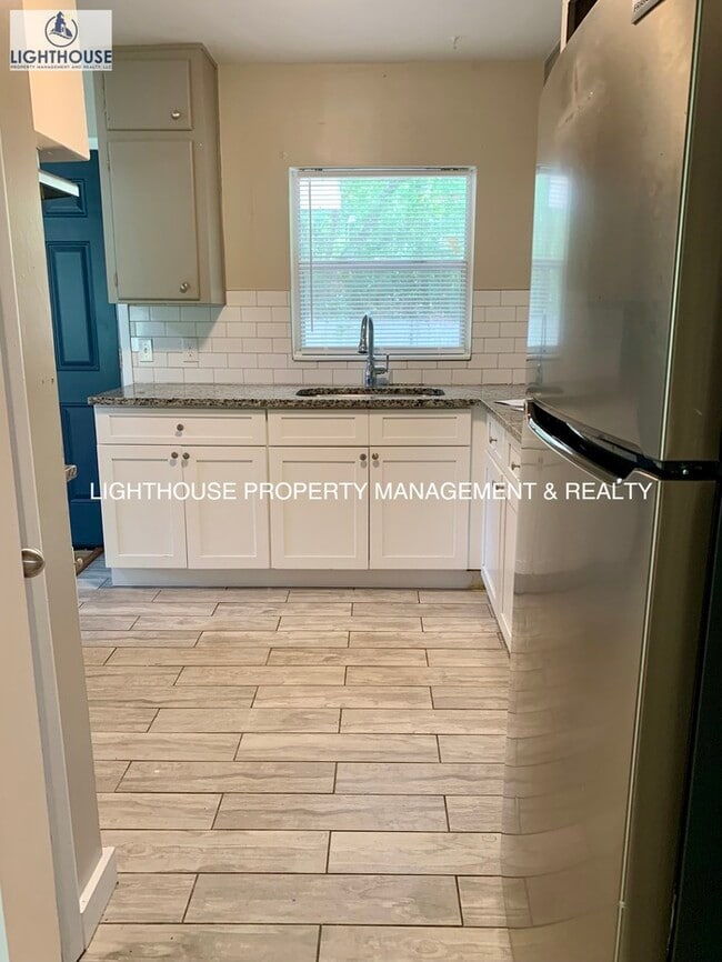 Building Photo - Fantastic 3 bed/2 bath home in Edgewood Ma...