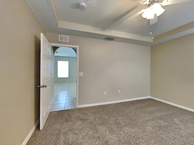 Building Photo - 8525 Quarter Horse Dr
