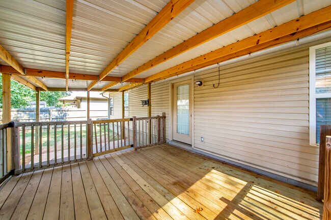 Building Photo - 31 Newcastle Dr