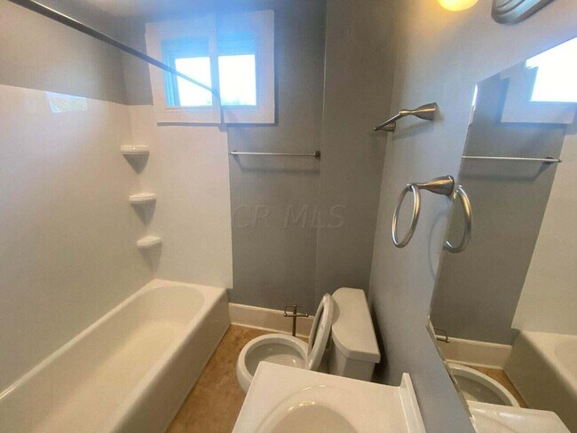 Building Photo - 484 E Columbus St