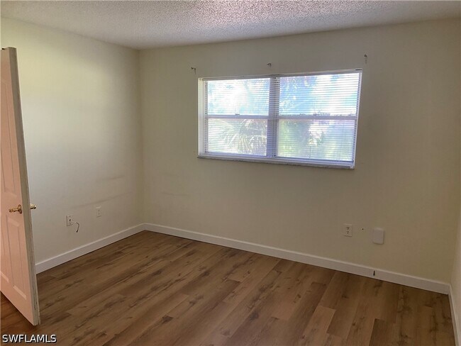 Building Photo - 180 Turtle Lake Ct