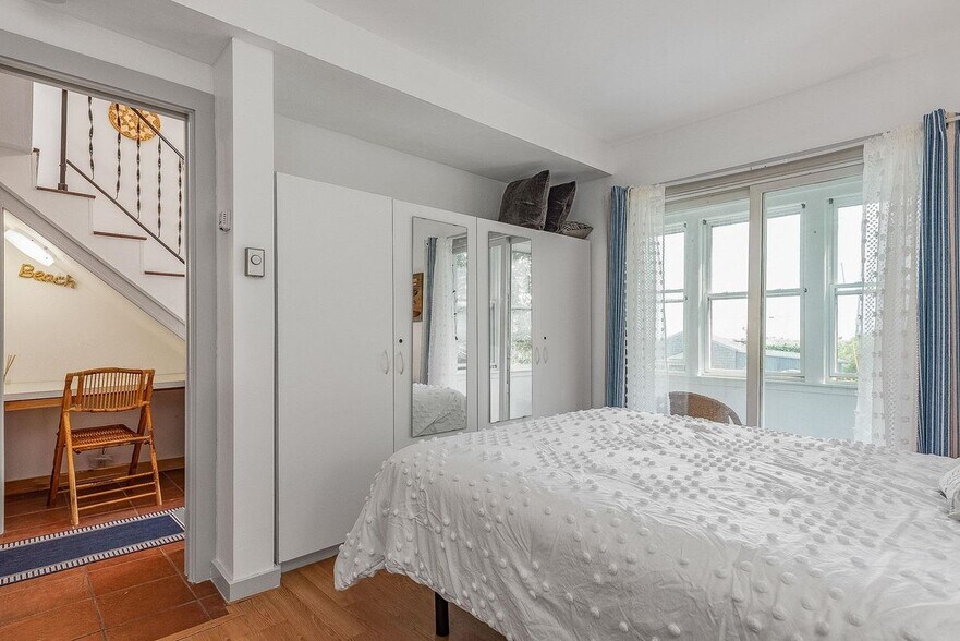 Building Photo - 1497 Ocean, Unit #1 Carriage House