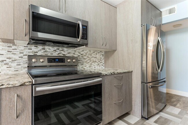 Building Photo - 290 174th St St