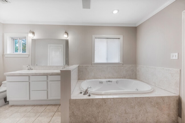 Building Photo - 1609 Driscoll St