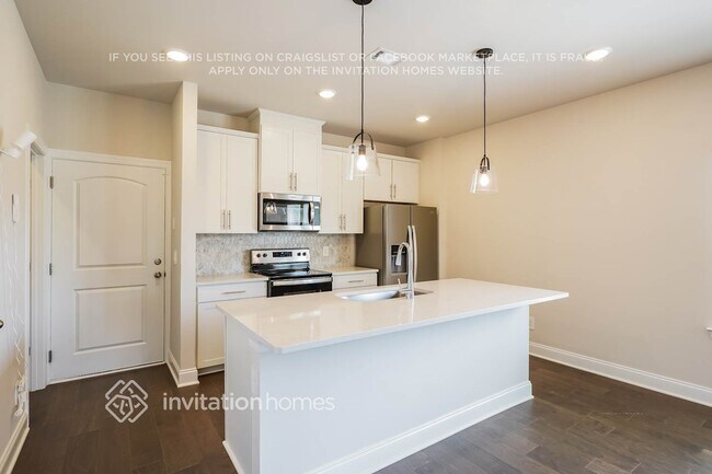 Building Photo - 223 River Rock Dr