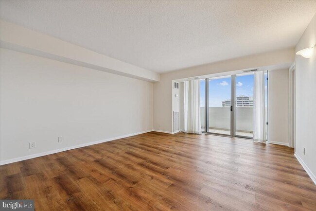 Building Photo - 4601 N Park Ave