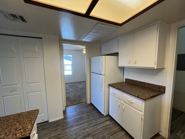 Building Photo - Upstairs 2 Bedroom 2 Bath In Mesa!