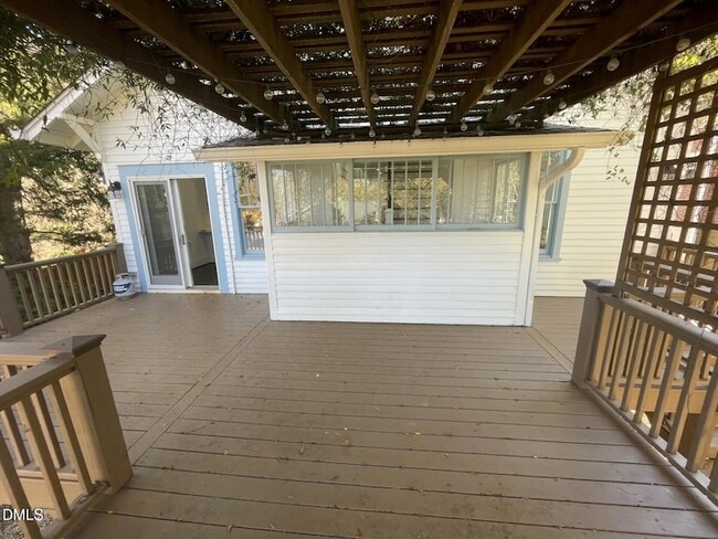 Building Photo - 313 Calvin Rd