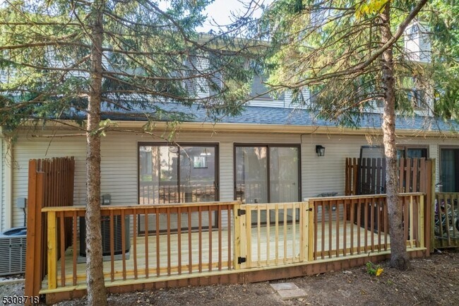 Building Photo - 7 Kirby Ln