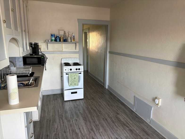 Kitchen (occupied) - 315 W Halliday St