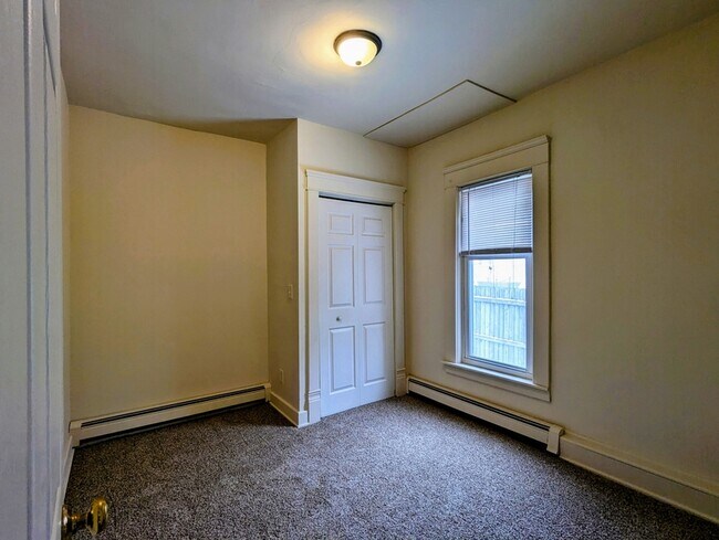 Building Photo - 724 N Walnut St