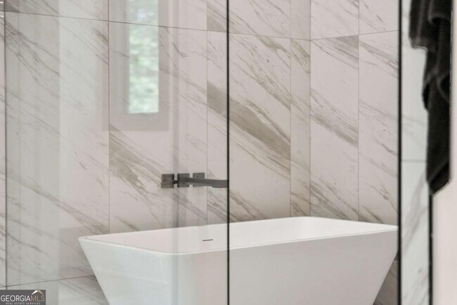 Building Photo - 151 S Pointe Dr