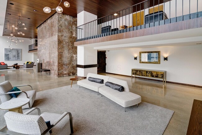 Building Photo - 1000 Urlin Ave