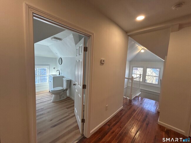 Building Photo - 95 Cedar St