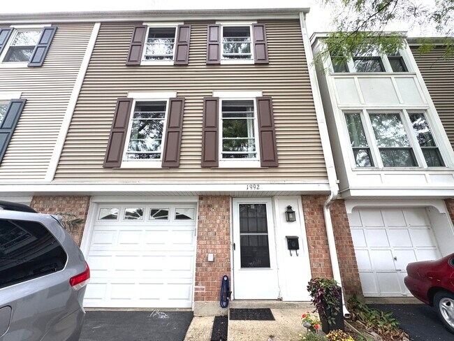 Primary Photo - 1992 Holbrook Ln