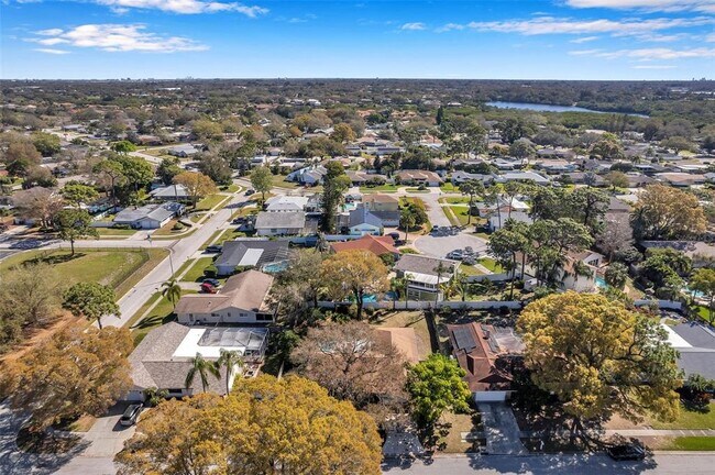 Building Photo - 8789 Maplewood Rd