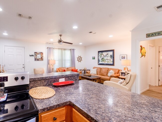 Building Photo - 127 Pompano Ave