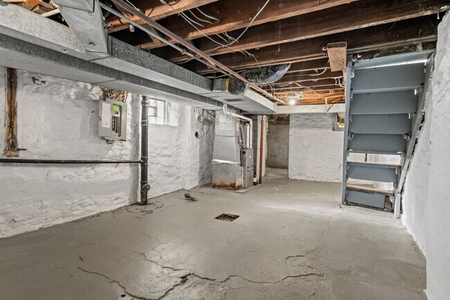 Building Photo - Stunning 3 bedroom home in Penn Hills available now!