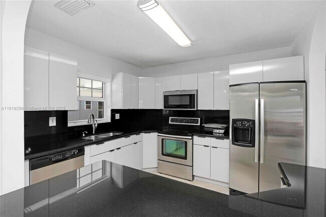 Building Photo - 15440 SW 102nd Pl