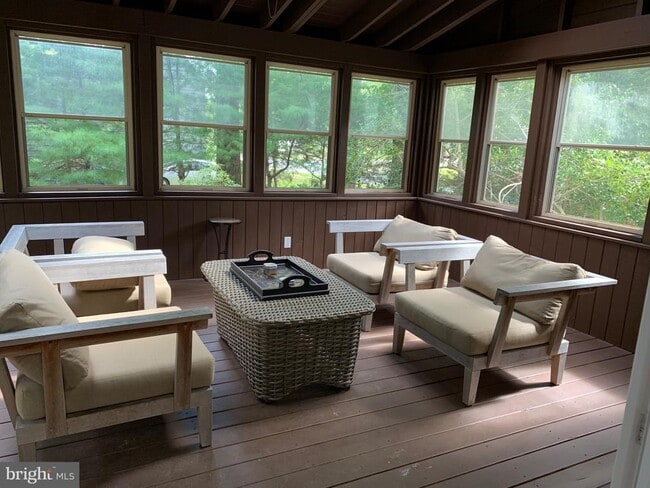 Building Photo - 20 Oakley Dr