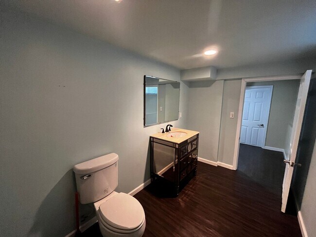Building Photo - Wonderfull 3 Bedrooms along with 2 Full Ba...