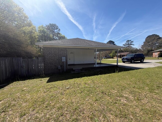 Building Photo - 720 Marigold St