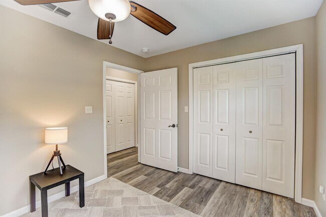 Building Photo - 460 Pine Tree Loop