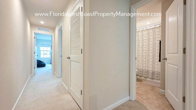 Building Photo - OUTSTANDING TOWNHOME IN LAKEWOOD RANCH! 3 ...
