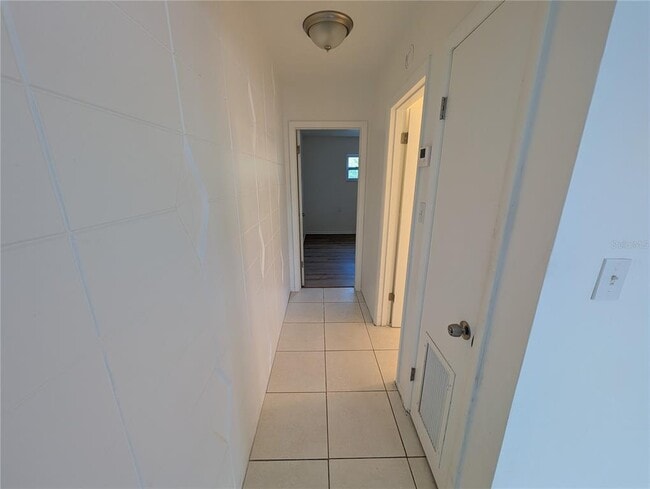 Building Photo - 27284 Sunnybrook Rd