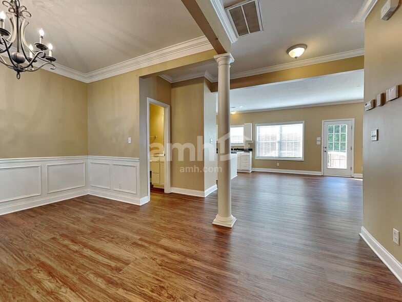 Building Photo - 7027 Legend Oaks Ln