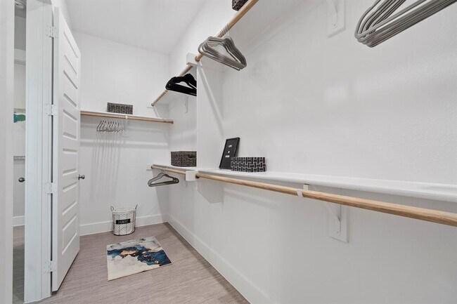 Building Photo - 922 Saffira-